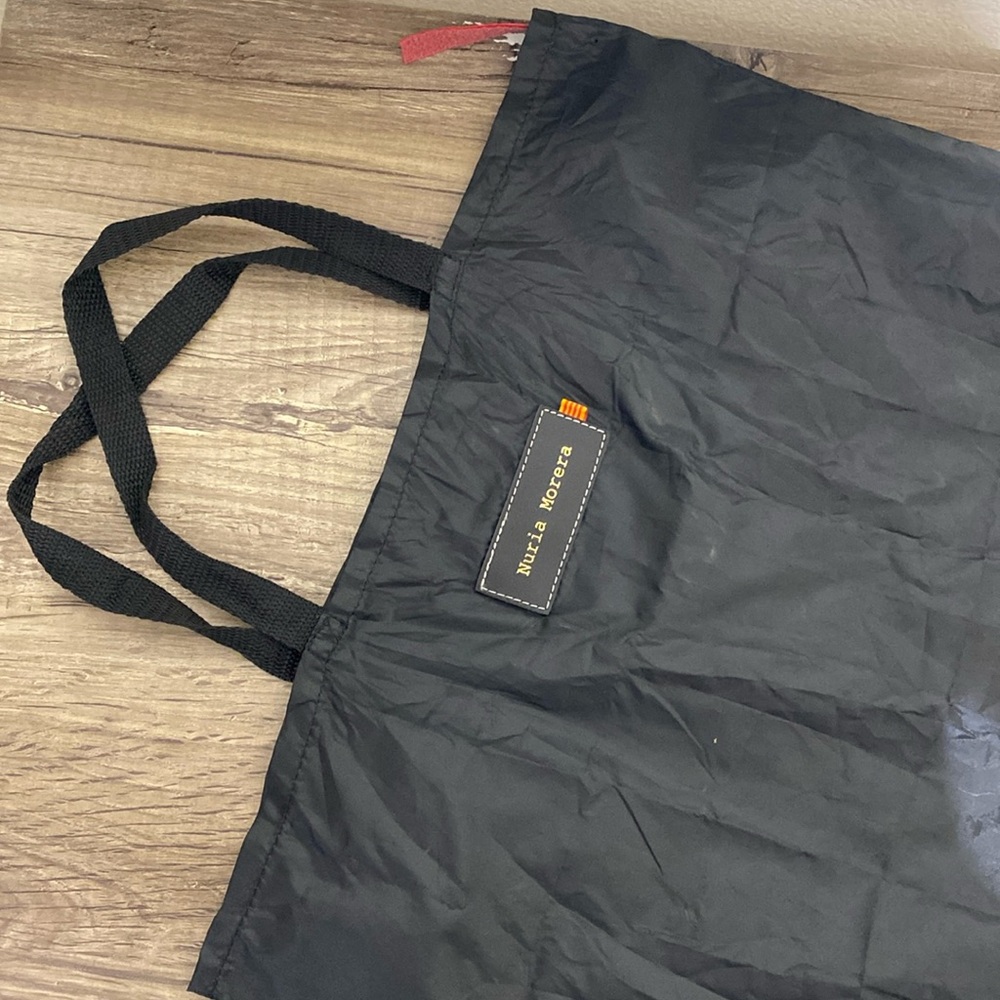 Nuria Morera simple dust bag